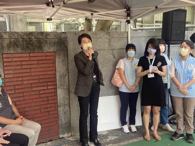 台北市信义区广居里于22日下午进行防空避难预演，副市长黄珊珊现场视察。（陈薏云摄）