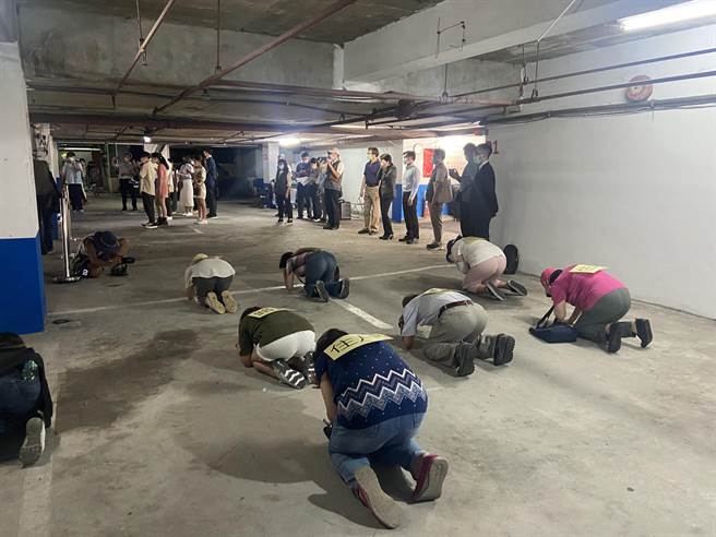 台北市信义区广居里于22日下午进行防空避难预演，副市长黄珊珊现场视察。（陈薏云摄）