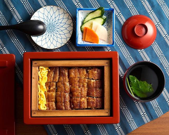 （迎接「土用丑之日」，小仓屋祭出每年必推的「鳗蒸竹定食」外带便当「买一送一」活动，限量100组。图／土用丑之日）