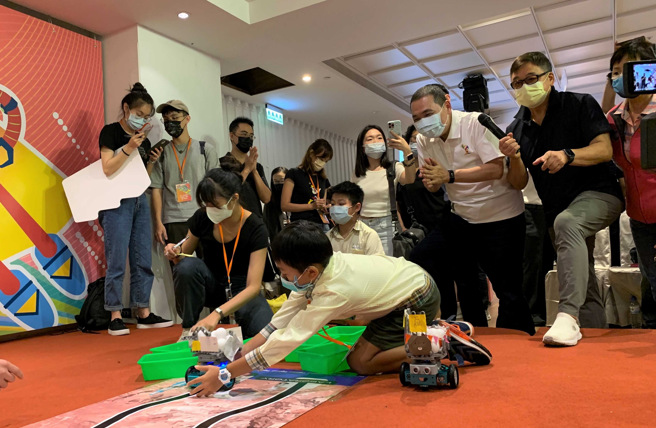 2天1夜實體活動讓小朋友激發潛能，有展現機器人設計及創作舞台。(照片/新北教育局提供)