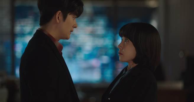 姜泰伍「反撩」朴恩斌让萤幕前的观眾心跳跟着飙到破表。（Netflix提供）