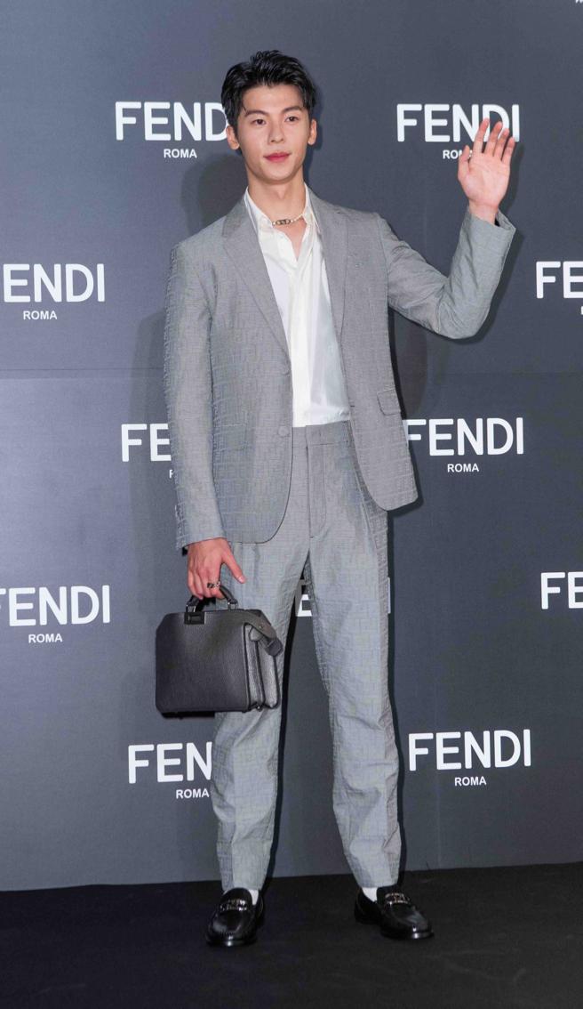 許光漢難得配戴飾品出席活動，讚FENDI O’Lock設計頸鍊百搭。（吳松翰攝）