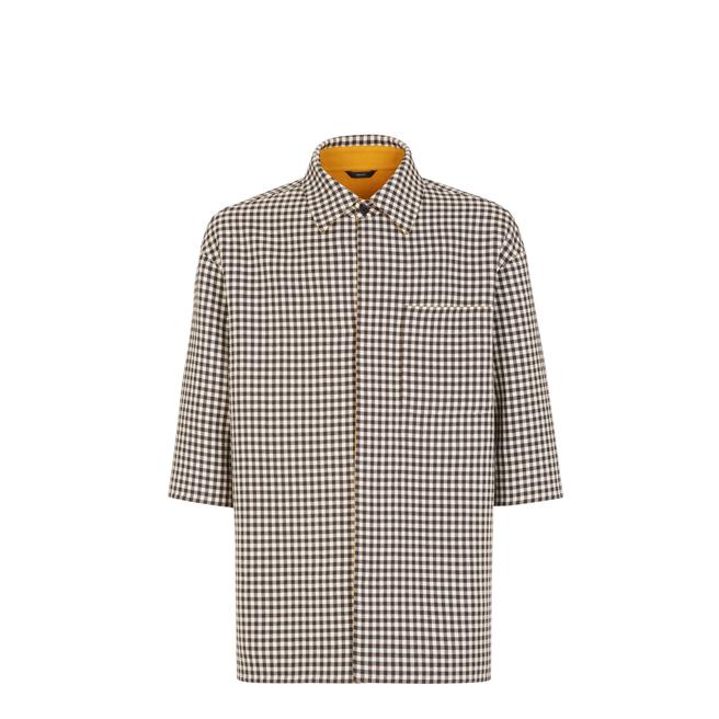 林柏宏想直接把FENDI 秋冬22系列設計外套穿回家， 8萬6000元。（FENDI提供）