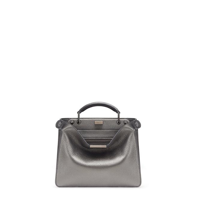 FENDI 大象灰Peekaboo ISeeU Mini，14萬5000元。（FENDI提供）