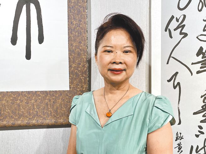 嘉义市教师书画协会理事长林姿吟。（廖素慧摄）