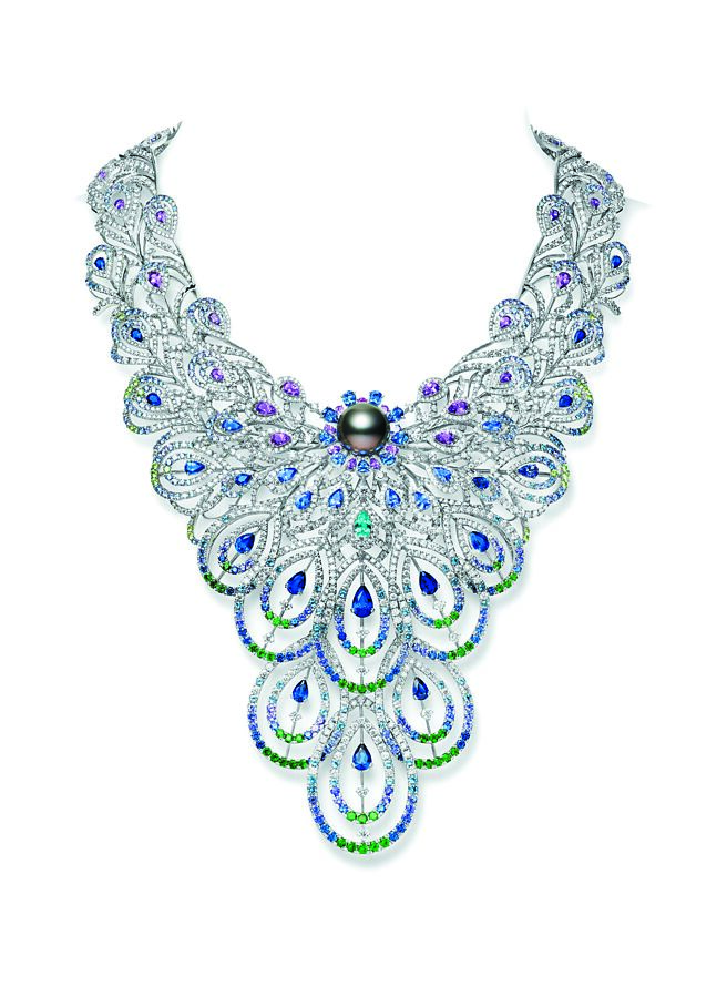 MIKIMOTO Wild And Wonderful頂級珠寶作品，孔雀羽毛項鍊。（MIKIMOTO提供）