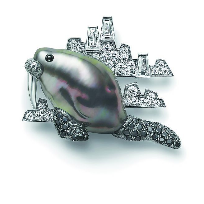 MIKIMOTO Wild And Wonderful頂級珠寶系列，海象胸針。（MIKIMOTO提供）