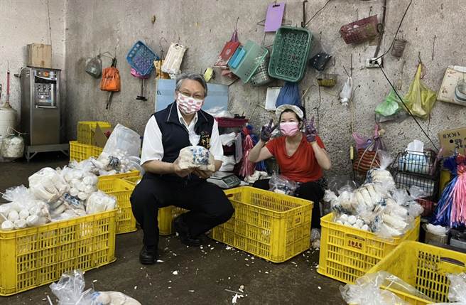 副市長令狐榮達視察新社地區，菇類產業與休閒農業發展。（台中市政府提供）