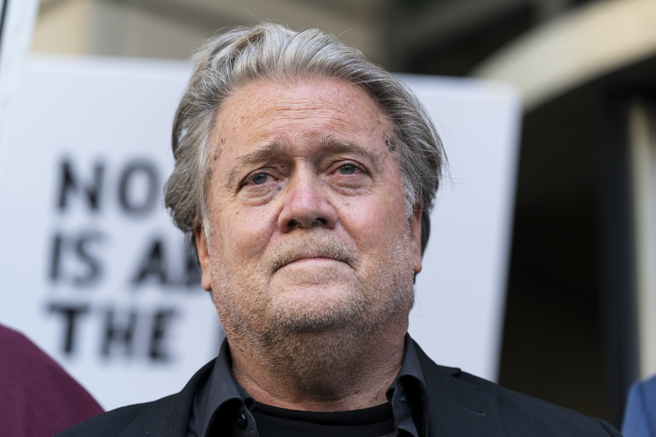 美國前總統川普昔日幕僚、美國右派重量級人物巴農（Steve Bannon）。(圖／美聯社)