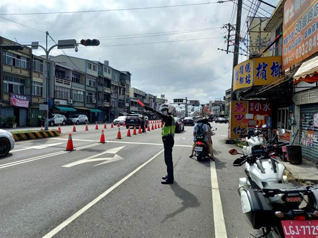 针对种树百里2.0造成交通壅塞一事，苏贞昌说，警方与屏县府已做最好的疏导，同时调拨车道。（警方提供／谢佳潾屏东传真）