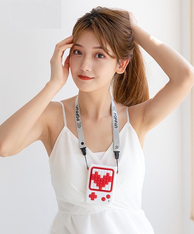 momo购物网的POPFAN多功能USB积木游戏机小风扇，市价790元，特价552元。（momo购物网提供）