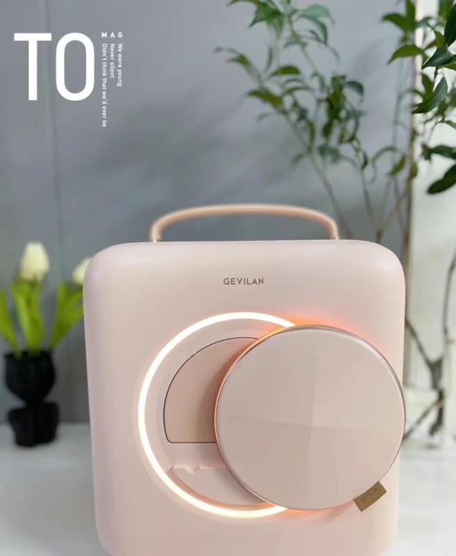 淘宝的仙女粉美妆冰箱，人民币739元，台币约3270元。（淘宝提供）