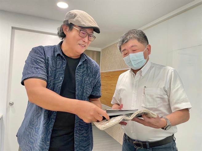 民进党台北市长参选人陈时中成立「竞选总部政策小组」后展开请益之旅。（摘自陈时中脸书）