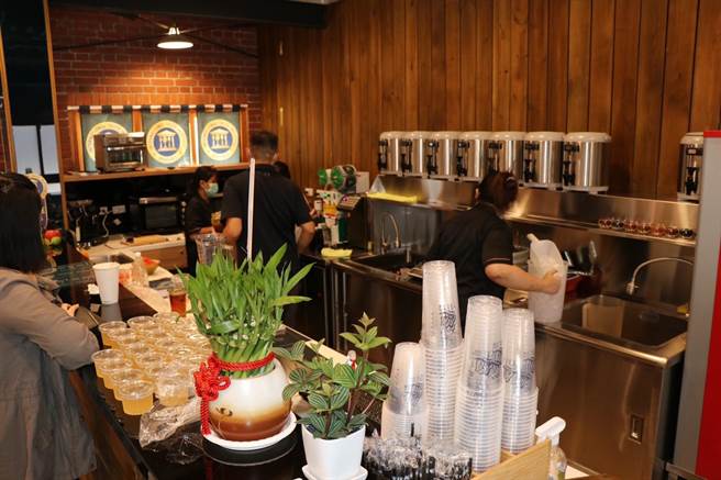 坜小故事森林中的「森之食」馆舍，设有休憩餐饮空间。（蔡明亘摄）