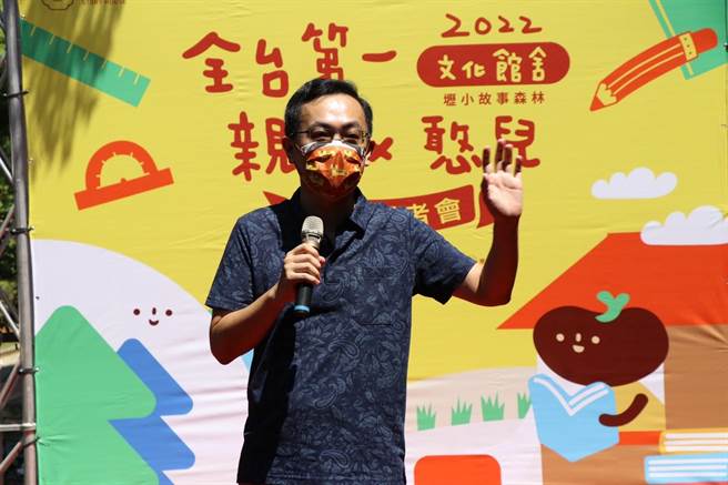 真善美基金会执行董事胡川安盼打造坜小故事森林成为有爱的文化场馆。（蔡明亘摄）