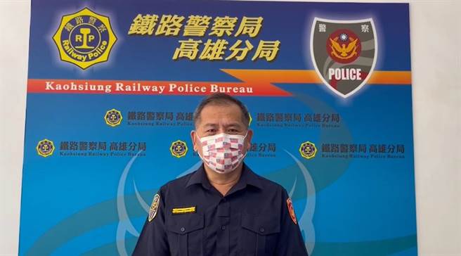鐵路警察局高雄分局表示，已掌握2名男子身分，依鐵路法第57條，最高可處新台幣5萬元以下罰款，全案調查後，將移送交通部裁處。（翻攝照片／崔正綱高雄傳真）