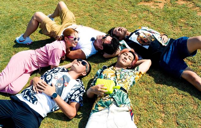 主持群到垦丁员工旅游。（TVBS提供）