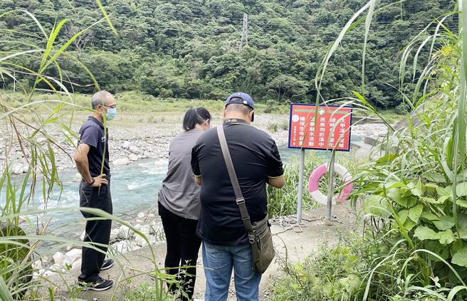 观旅局呼吁民眾应慎选有合格救生员进驻的安全水域进行水上活动，切莫前往野溪河川游泳戏水，以防发生意外。（台中市政府提供／陈世宗台中传真）