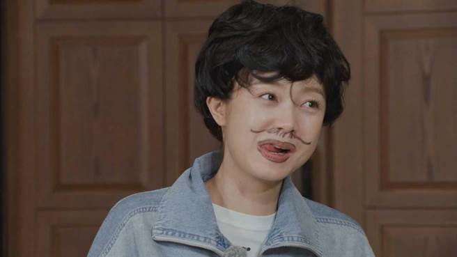 全昭旻扮男生耍痞。（中天提供）