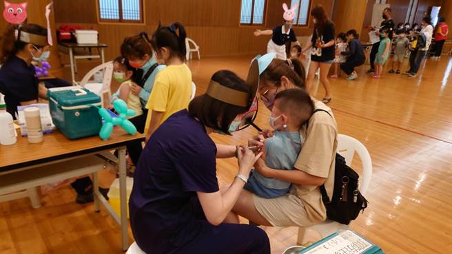 南投县23日新增新冠肺炎本土确诊417例，婴幼儿疫苗22日起两天共接种1163人。（南投卫生局提供／陈淑芬南投传真）