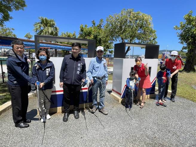 台湾中油为了回馈地方同时带动当地发展与高市府共同打造的「中油海洋天堂休憩园区」23日正式揭牌启用。（洪浩轩摄）