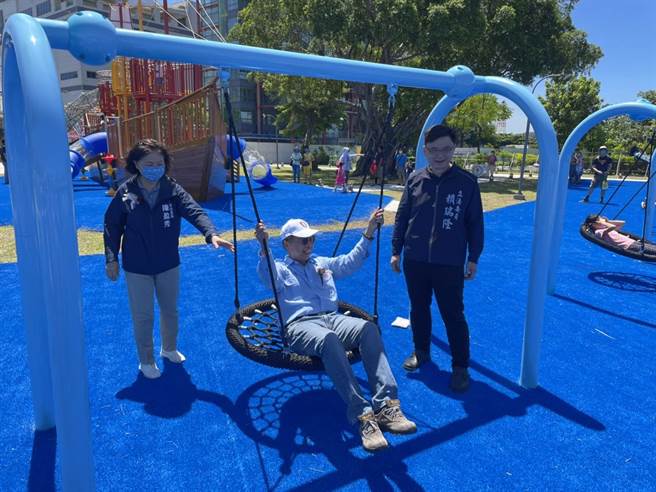 台湾中油为了回馈地方同时带动当地发展与高市府共同打造的「中油海洋天堂休憩园区」23日正式揭牌启用。（洪浩轩摄）