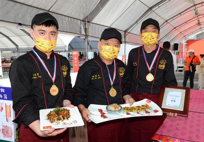 获得客家小炒全国争霸赛南部预赛冠军的胖匠守作料理。（林瑞益摄）