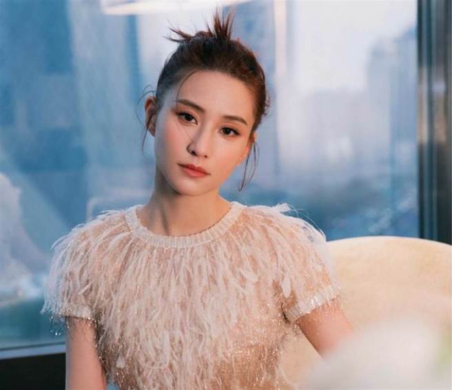 赌王千金何超莲。(图/ 摘自何超莲微博)