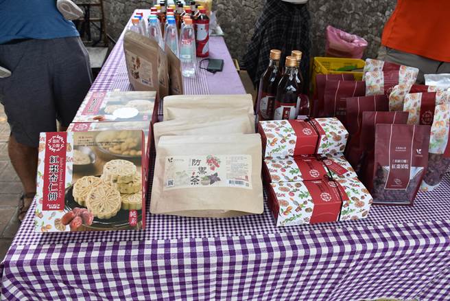 公馆乡农会推出新开发的红枣防御茶，做成茶包方便冲泡饮用。（谢明俊摄）