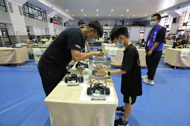 苗栗县育达科大23日举办山城杯创意机器人大赛。（育达科大提供／谢明俊苗栗传真）