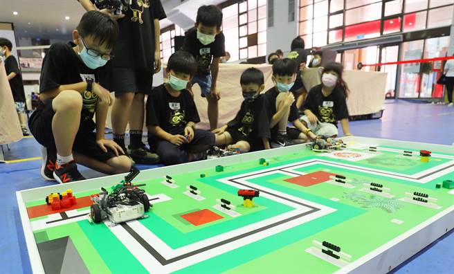苗栗县育达科大23日举办山城杯创意机器人大赛。（育达科大提供／谢明俊苗栗传真）