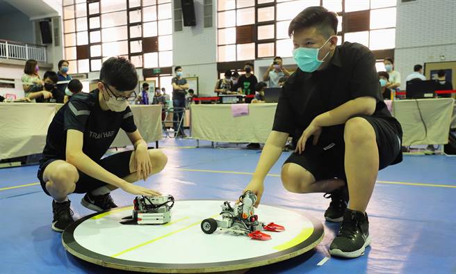 苗栗县育达科大23日举办山城杯创意机器人大赛。（育达科大提供／谢明俊苗栗传真）