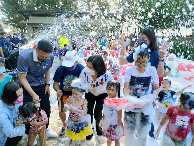 雲林縣「雲西海洋音樂會」開跑，活化四湖鄉三條崙海水浴場。（雲林縣政府提供／張朝欣雲林傳真）