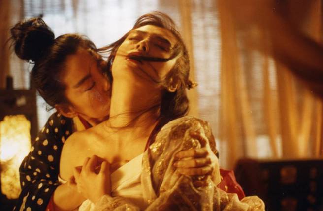 林青霞和王祖贤在电影《东方不败之风云再起》中有香艳演出。(图／本报系资料照)