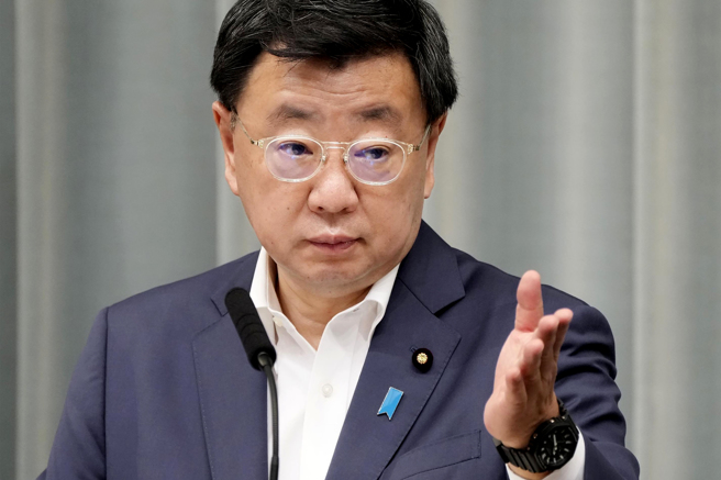 日本政府表示，内阁官房长官松野博一确诊感染COVID-19，目前已知并未跟首相岸田文雄等首相官邸内人士有密切接触。（图／美联社）