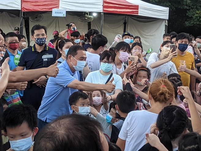 新北市长侯友宜回应，新北市29区非常辽阔，要一步一脚印的倾听并解决基层的声音。(黄敬文摄)