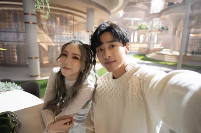 邓紫棋和一名浓眉大眼的小鲜肉聚会，却觉得对方给他太理性的感觉。(图/邓紫棋 FB)