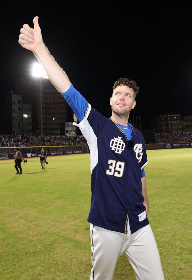 富邦悍將羅力達成生涯百勝。（富邦悍將提供）