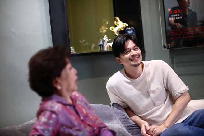 江常輝暢聊拍攝《徘徊年代》趣事。（鄧博仁攝）