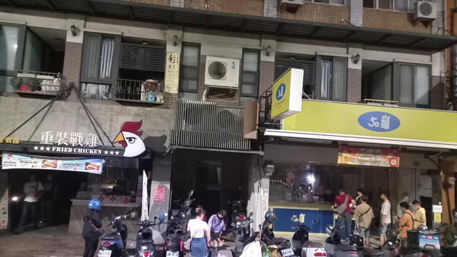 逢甲夜市23日晚间传出大规模停电意外。(图／PTT)