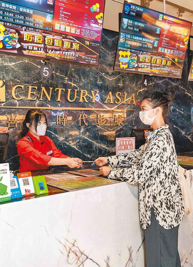 Global Mall 桃园A19 4楼的喜乐时代影城，现推出安心包厅专案，3000元即可包下10-12人影厅。（石智中摄）