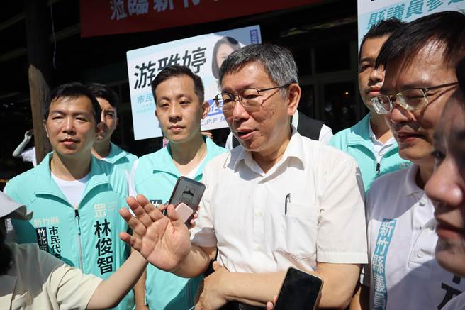 台北市長柯文哲到新竹出席活動，針對林智堅開記者會澄清論文事件，表示程序上有點怪。（邱立雅攝）