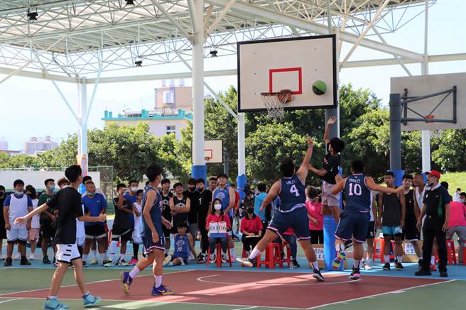 选手们在场上卖力比赛。（苗栗县府提供／李京升苗栗传真）