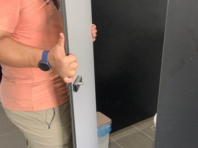 新竹市政府已要求厂商于24日上午将装错锁的女厕门改善完成。（新竹市政府提供／陈育贤新竹传真）