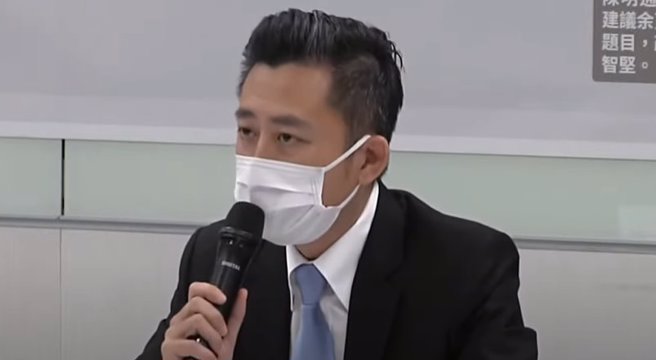 林智堅今（24日）召開記者會強調「我是原創，絕無抄襲」。（翻攝自直播畫面）