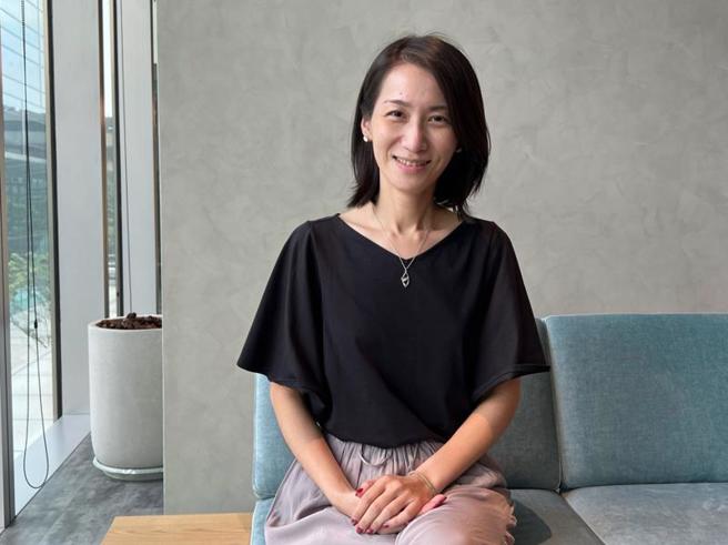 通訊軟體LINE台灣人力資源部資深總監李詩敏接受中央社專訪表示，今年預計釋出超過百個職缺，希望找到重視團隊合作、具備學習意願的新鮮人。（圖/ 中央社）