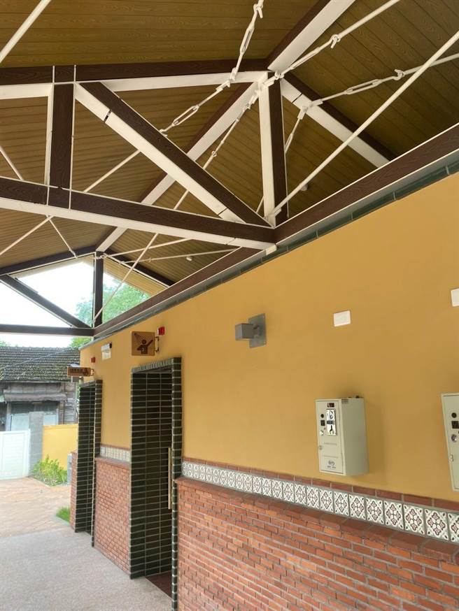 花东纵谷国家风景区管理处日前升级花莲凤林镇慢城公园广场的自行车友善设施，不仅有亲子哺乳空间，还有提供行车友乾湿分离的淋浴空间。（纵管处提供／罗亦晽花莲传真）