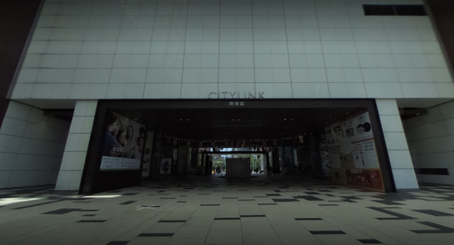北市南港CITYLINK惊传火警，顾客夺门而出，警消入内搜索中。（图／截自Google map）