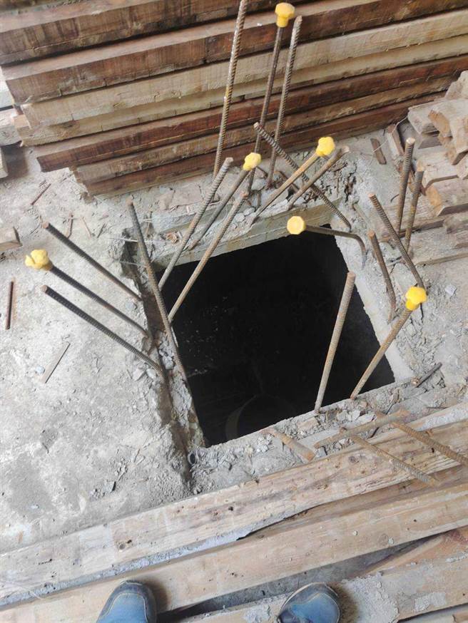 劳工局检查结果共计发现7项缺失，将依职业安全卫生法裁罚34万元。其中包括有3处高度2公尺以上之开口部分，未设置护栏、护盖或安全网等防护设备。（高雄市劳工局提供／崔正纲高雄传真）