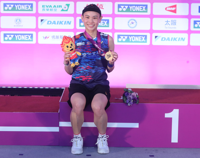 戴資穎摘下個人生涯在台北羽球公開賽第4座冠軍，追平賽史紀錄。（鄭任南攝）